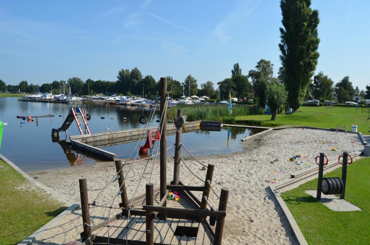 Camping Kleine Belterwijde, Wiede Lodge Met Uitzicht Over Het Water Exterior foto
