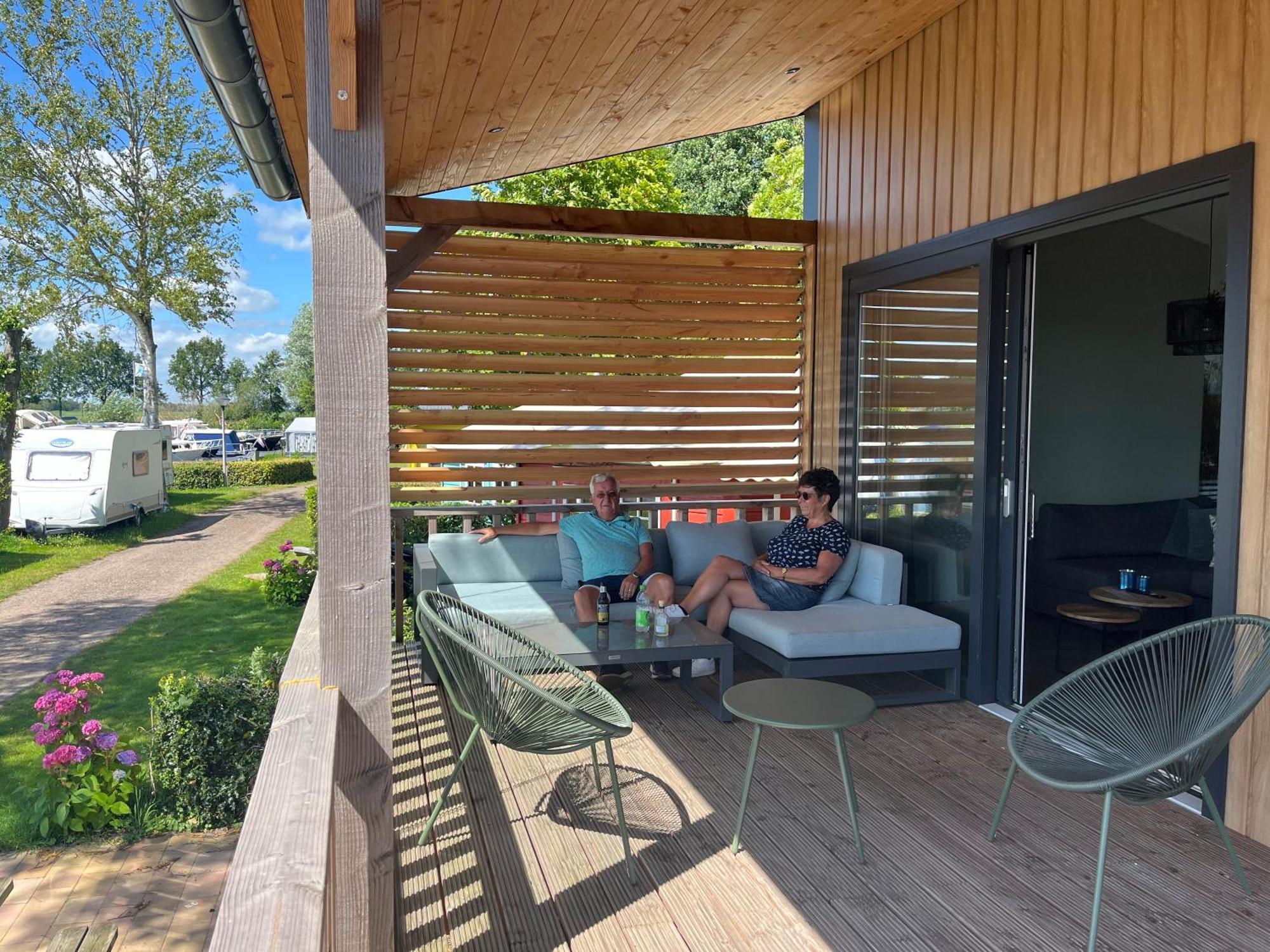 Camping Kleine Belterwijde, Wiede Lodge Met Uitzicht Over Het Water Exterior foto